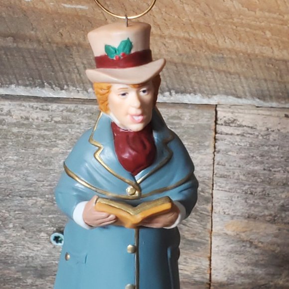 1992 HallMark Keepsake Ornament Dickens Caroler Bell Lord Chadwick - Picture 2 of 8